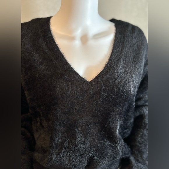 C&V Chelsea & Violet V-Neck Eyelash Sweater - Picture 5 of 8